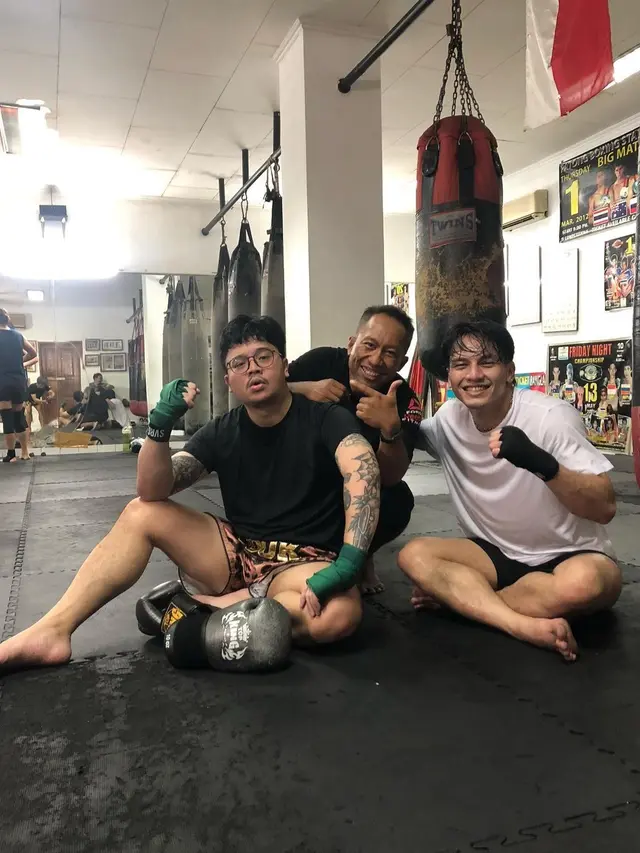Bareng Sherina, Ini 6 Potret Derby Romero Latihan Muay Thai