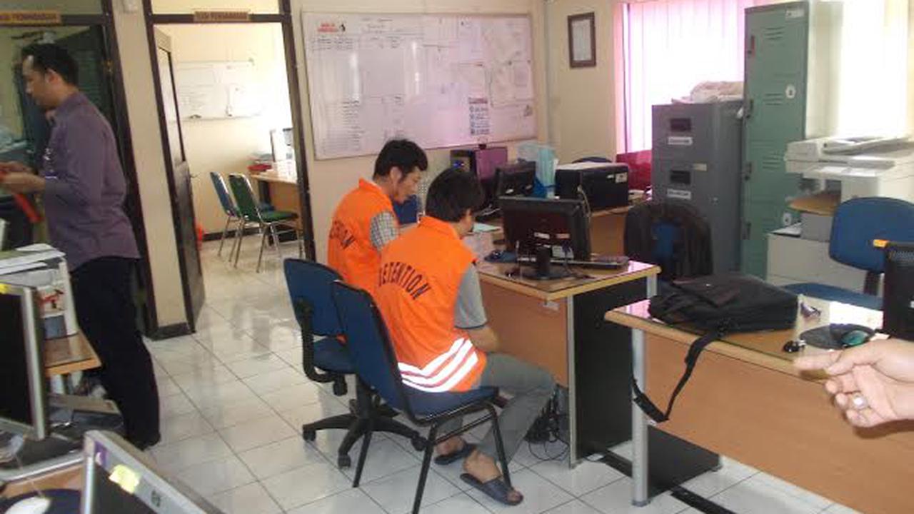 2 WNA asal Tiongkok dideportasi 