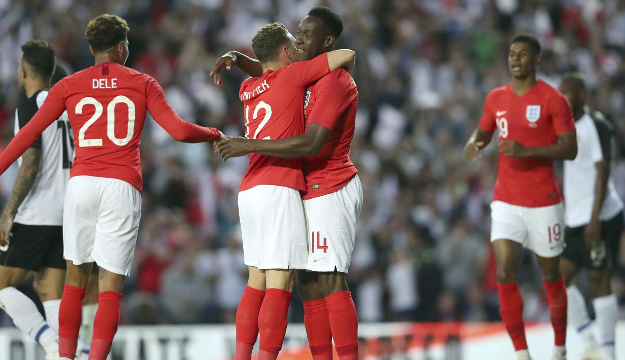 Para pemain Inggris merayakan gol Danny Wellbeck saat melawan Kosta Rika ,pada laga uji coba di Elland Road Stdium, Leeds, Inggris, (7/6/2018). Inggris menang 2-0. (AP/Scott Heppell)