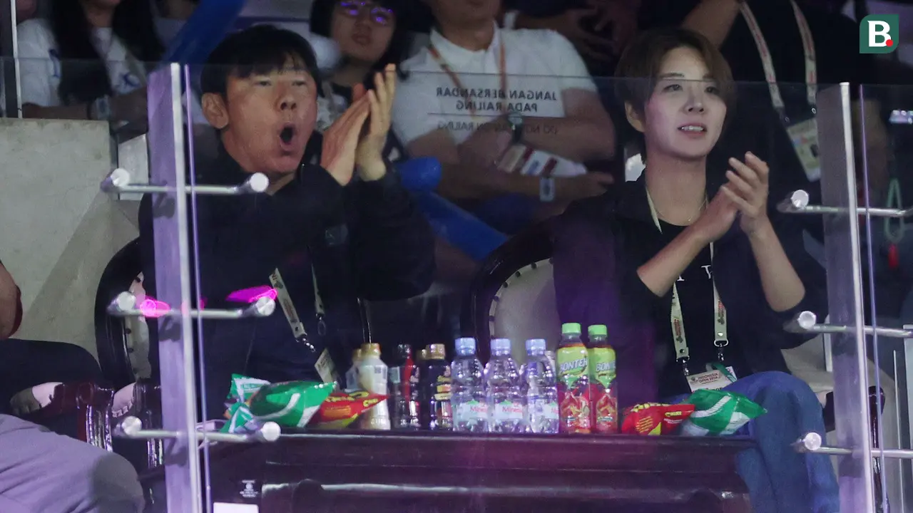 Pelatih Timnas Indonesia, Shin Tae-yong menyaksikan final Indonesia Open 2024