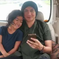 Anji tidak terlalu tertarik dengan games Pokemon Go. Ia memberikan games ini untuk anak-anaknya.