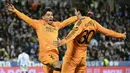 Pemain Real Madrid, Gonzalo Gracia (kanan) merayakan golnya bersama Brahim Diaz dalam laga perempat final Copa del Rey melawan Leganes di Butarque Municipal Stadium, Leganes, Spanyol, Kamis (06/02/2025) WIB. (AFP/Javier Soriano)