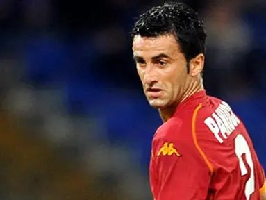 AS Roma's Christian Panucci eyes the ball as he scores against Chelsea during their Champions league group A match on November 4, 2008 at Olympic stadium in Rome. AFP PHOTO/ALBERTO PIZZOLI