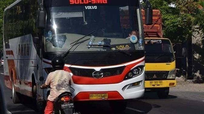 Kumpulan Emak-Emak Gegabah Menantang Pengguna Jalan Lain (ist)
