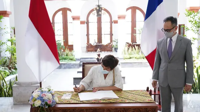 Wamenlu RI, Mahendra Siregar mengeratkan kerja sama dengan Menteri Kelautan Prancis, Annick Girardin dalam bidang maritim demi pembangunan ekonomi bersama.