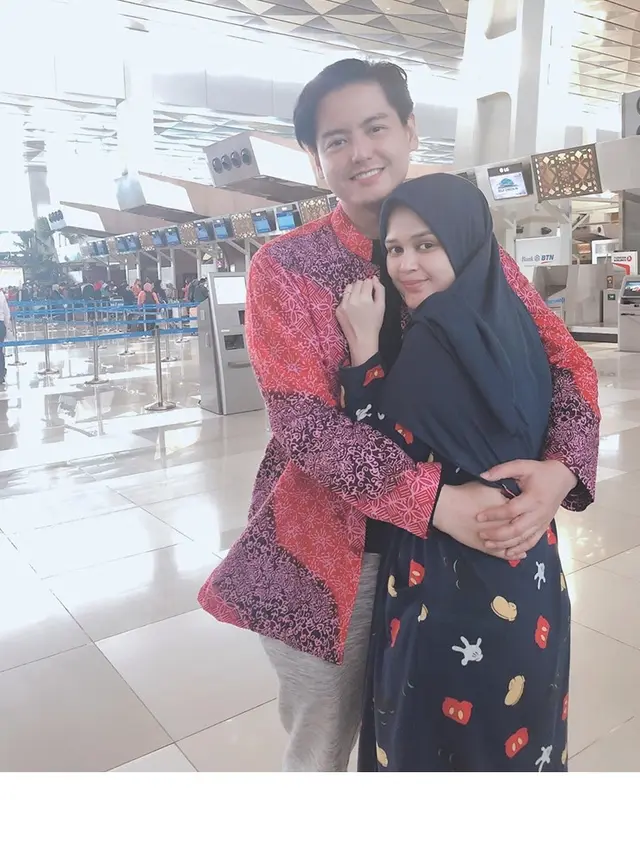 7 Momen Cut Meyriska Lepas Roger Danuarta Umrah Sendiri, Mesra Banget