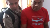 ASJ alias Rili alias Renal (34), ditangkap polisi karena melakukan penipuan modus menggandakan uang (Arfandi Ibrahim/Liputan6.com)