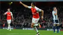 Ekspresi pemain Arsenal, Alexis Sanchez, setelah mencetak gol pertama ke gawang West Bromwich Albion pada lanjutan Liga Inggris di Stadion Emirates, London, Jumat (22/4/2016) dini hari WIB. (AFP/Glyn Kirk)