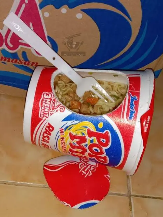 6 Wadah Makan Mi Nyeleneh Ini Kelewat Kreatif, Bikin Geleng Kepala
