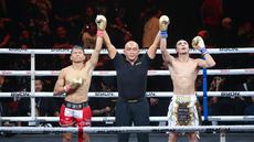 Petarung Indonesia, Ronal Siahaan, saat melawan petarung Malaysia, Putra Abdullah, pada pertandingan Byon Combat Showbiz Vol. 6 di Tennis Indoor Senayan, Jakarta, Sabtu (22/10/2025). (Bola.com/M Iqbal Ichsan)