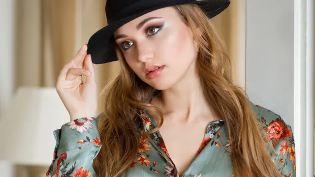 4 Fashion Item Bertema Musim Semi yang Bikin Penampilanmu Flawless di Segala Medan (2)