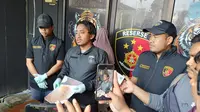 Kanit Tindak Pidana Umum Satreskrim Polres Tuban, IPDA Moch. Rudi saat memberikan keterangan ke awak media. (Foto: