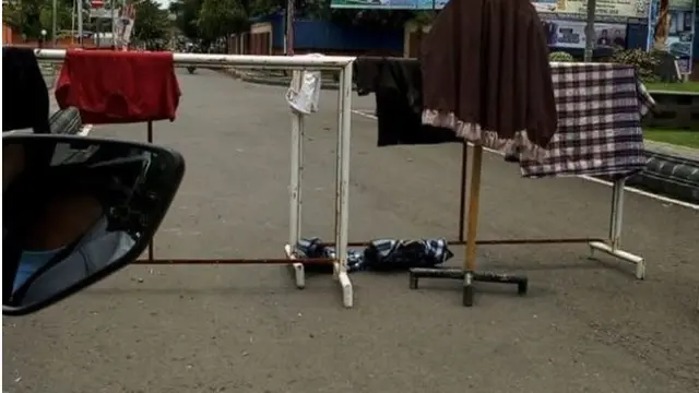 6 Kelakuan Kocak saat Jemur Pakaian Ini Bikin Ngakak