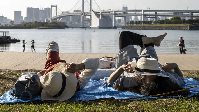 Menikmati Hari yang Cerah di Tepi Teluk Odaiba Tokyo