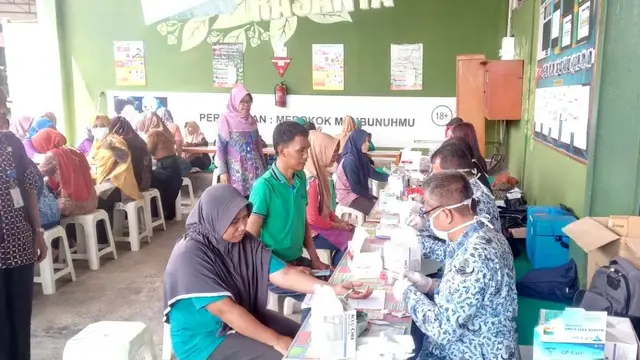 Ribuan karyawan perusahaan swasta di Purbalingga menjalani tes HIV-Aids. (Foto: Liputan6.com/Dinkominfo PBG/Muhamad Ridlo)