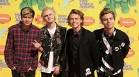 Para penggemar setia 5 Seconds of Summer di Indonesia dapat bergembira, pasalnya grup band asal dari Australia ini akan menggelar konser perdananya di Indonesia. (Bintang/EPA)