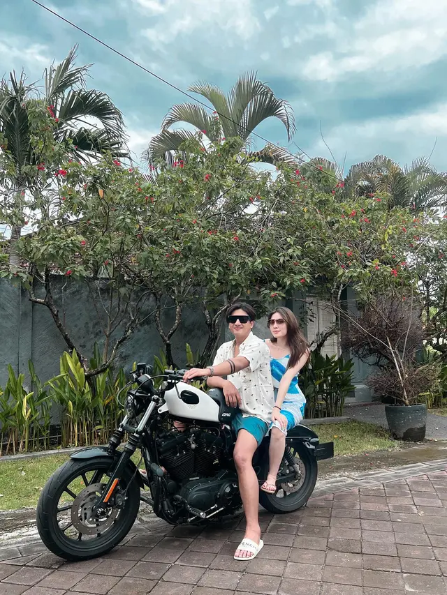 Makin Mesra, Ini 7 Kebersamaan Harris Vriza dan Haviza Devi saat Liburan
