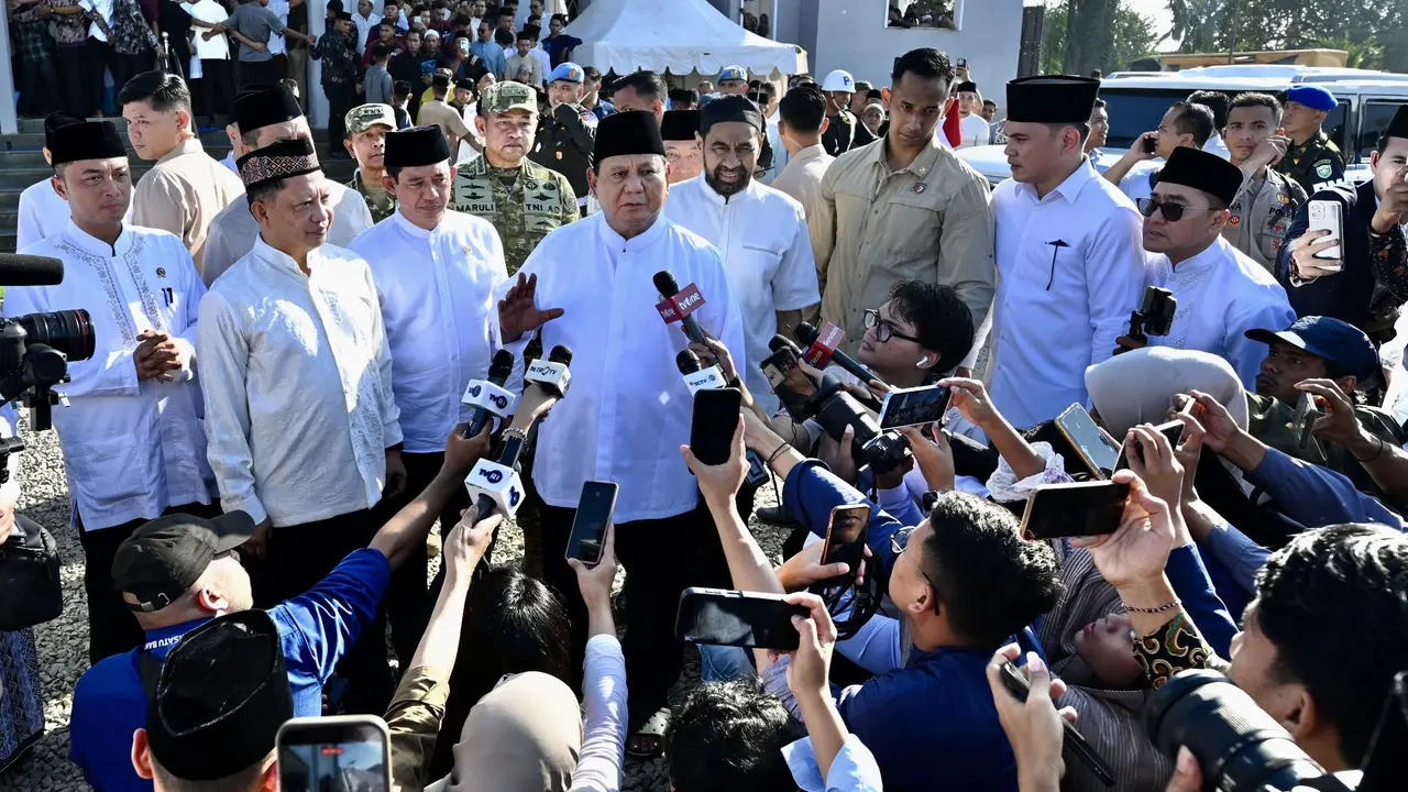 Presiden Prabowo Subianto usai salat idulfitri di Aceh