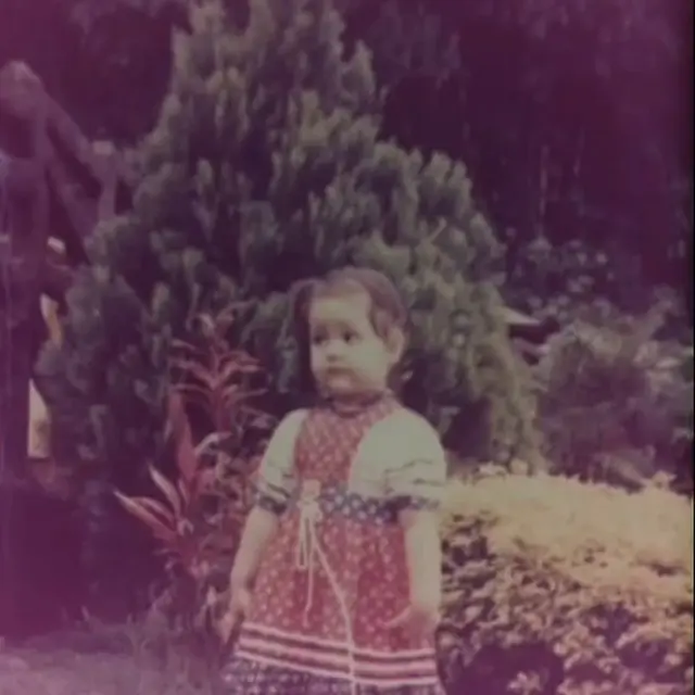 6 Potret Masa Kecil Angelica Simperler, Genap 38 Tahun Tetep Punya Wajah Baby Face