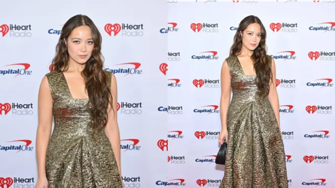 Elegan Berkelas, Laufey Hadiri Red Carpet iHeart Radio Jingle Ball dengan Tas Rp6,5 Jutaan