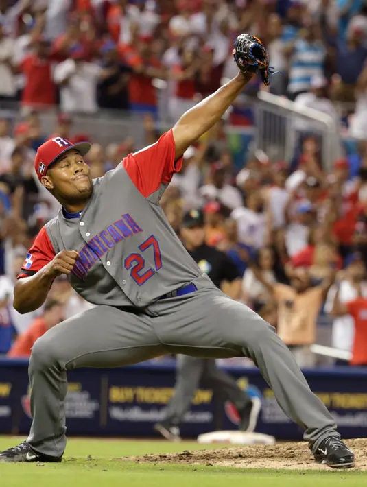 Ekspresi pemain Republik Dominika, Jeurys Familia saat bertanding melawan Kolombia di pertandingan putaran pertama World Baseball Classic di Miami, AS (12/3). (AP Photo / Lynne Sladky)