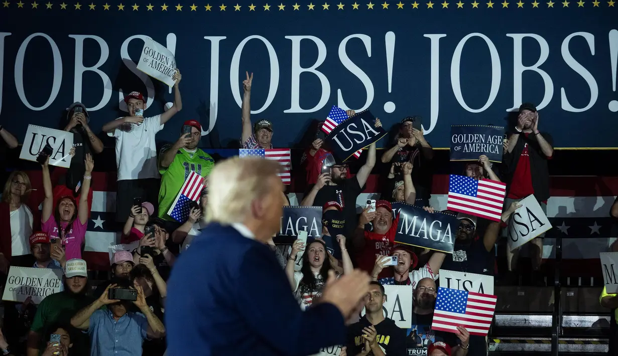 Kebijakan agresif Trump justru memicu gejolak pasar dan ketidakpastian ekonomi. (Jim WATSON/AFP)