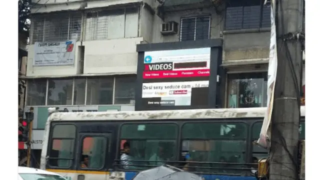 3 Insiden Videotron Tak Sengaja Putar Video Porno