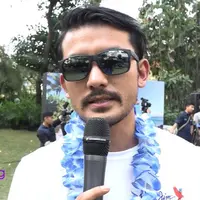 Rio Dewanto tidak bisa lepas dari tiga aksesoris yang membuatnya tampil keren. Apa saja tiga aksesoris wajib dari Rio Dewanto?