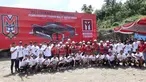 Seluruh pemain dan official Malut United menghadiri acara peletakan batu pertama pembangunan Stadion Malut United Arena di Kota Sofifi, Maluku Utara, Senin (14/8/2023). Stadion Malut United Arena dibangun di atas tanah seluas 6 hekta yang akan menjadi markas Laskar Kieraha dengan kapasitas 25 ribu hingga 30 ribu penonton. (Bola.com/Okie Prabhowo)