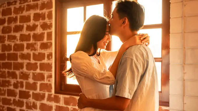perempuan dan pasangan 10 mei sisi romantis