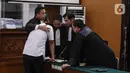 Richard Eliezer Pudihang Lumiu usai menjalani sidang dengan agenda pembacaan tuntutan oleh Jaksa Penuntut Umum dalam kasus pembunuhan Brigadir Yosua Hutabarat di Pengadilan Negeri Jakarta Selatan, Rabu (18/1/2023). Dalam perkara ini, Bharada E dinilai jaksa terbukti dengan sengaja dan dengan rencana lebih dahulu merampas nyawa orang lain sebagaimana dakwaan Pasal 340 Kitab Undang-Undang Hukum Pidana (KUHP). (Liputan6.com/Johan Tallo)