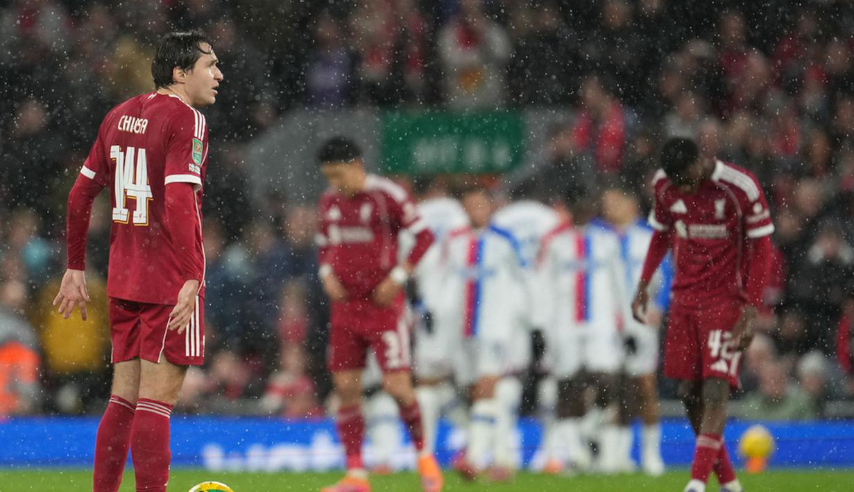 Hasil ini memastikan Palace melaju ke babak perempat final EFL Cup, sedangkan Liverpool tersingkir dan memperpanjang tren negatif mereka di kompetisi domestik. (AP Photo/Jon Super)