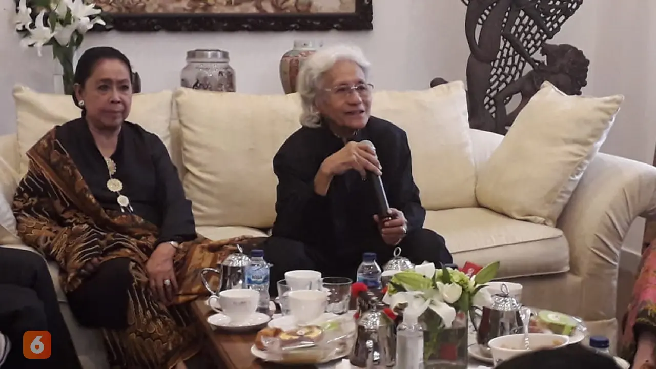 Srihadi Soedarsono dan Farida Srihadi