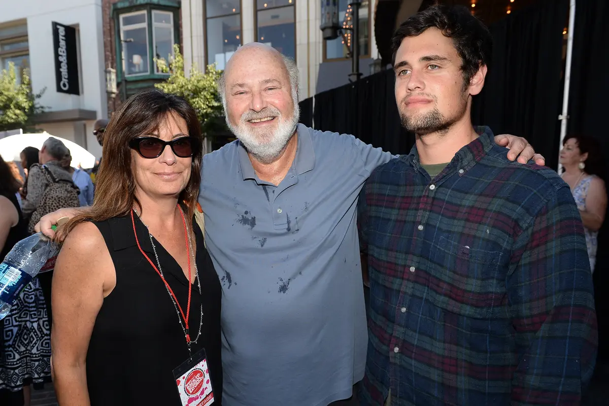 Rob Reiner, Michele Singer, dan anak mereka, Nick Reiner pada 2013. (Michael Buckner / GETTY IMAGES NORTH AMERICA / Getty Images via AFP)