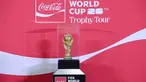 Trofi original Piala Dunia terpajang saat gelaran FIFA World Cup Trophy Tour by Coca-Cola di Jakarta International Convention Center (JICC), Senayan, Jakarta, Kamis (22/1/2026). Mulai hari ini, Kamis 22 Januari 2026, penggemar sepak bola Indonesia berkesempatan melihat langsung trofi asli Piala Dunia. (Bola.com/Abdul Aziz)