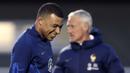 Pemain Timnas Prancis, Kylian Mbappe saat berlatih menjelang Kualifikasi Euro 2024 di Clairefontaine-en-Yvelines pada 21 Maret 2023. Mbappe akan memulai debut sebagai kapten Les Bleus pada 25 Maret 2023 saat melawan Belanda. (AFP/Franck Fife)