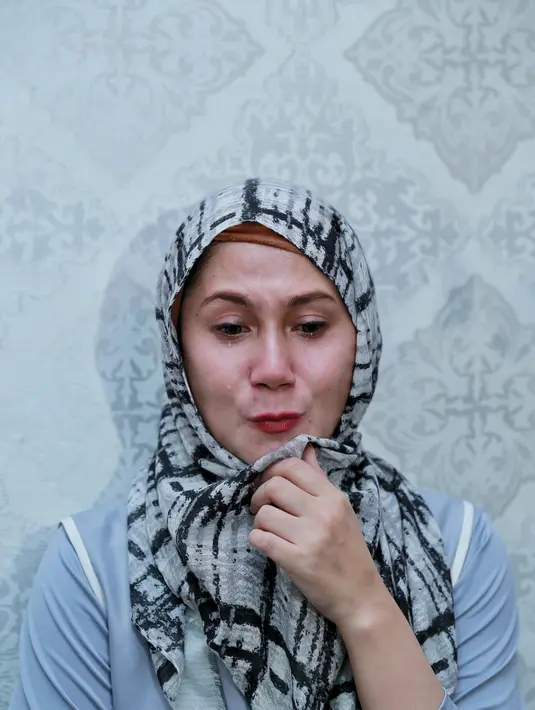 Belakangan, nafsu makan ayahnya berkurang. Dan selalu Istighfar. Selama ini pemeran sinetron Tukang Bubur Naik Haji The Series itu berdoa agar ayahnya dipanggil dalam keadaan khusnul khotimah. (Adrian Putra/Bintang.com)