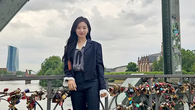 Inspirasi Outfit Ngantor ala Hong Hae in dari Drama Queen of Tears. [TVN]