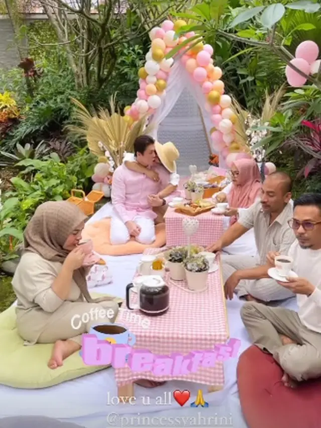 6 Momen Ulang Tahun Syahrini ke-39, Digelar Ala Garden Party yang Estetik