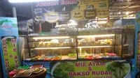 Kuliner Malam Jumat: Angkringan Jaman Edan di Yogya. (Liputan6.com/Henry)