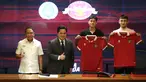 Dua pemain yang baru saja merampungkan proses naturalisasi, Ivar Jenner dan Rafael Struick diperkenalkan oleh Ketua Umum PSSI, Erick Thohir dalam acara konferensi pers pengumuman resmi FIFA Matchday antara Timnas Indonesia melawan Argentina di ruang media Stadion Utama Gelora Bung Karno (SUGBK), Jakarta, Rabu (24/05/2023). Kedua pemain keturunan Belanda tersebut tentunya bakal menjadi tambahan kekuatan Timnas Indonesia menjelang Piala Asia 2023. (Bola.com/Bagaskara Lazuardi)