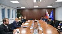 Wakil Presiden RI Ma’ruf Amin melakukan pertemuan dengan Deputi Perdana Menteri Slovakia Denisa Saková dalam kunjungan kerjanya di Bratislava, Slovakia, Senin (27/11/2023). (Liputan6.com/Delvira Hutabarat).
