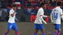 Pemain Barcelona, Lamine Yamal melakukan selebrasi setelah mencetak gol kedua timnya pada babak semifinal Piala Super Spanyol di Stadion Al-Awwal, Riyadh, Arab Saudi, Kamis (11/01/2024). (AFP/Fayez Nureldine)