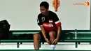 Pemain Singapura bersiap kembali ke hotel tempat seluruh peserta grup B Piala AFF Suzuki 2012 menginap, usai latihan tertutup di Lapangan Maybank, Putrajaya, Malaysia, pada 27 November 2012.