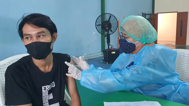 Polsek Cinere Vaksinasi Covid-19 Ribuan Warga Kota Depok.