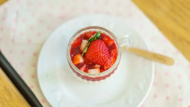 Puding Stroberi