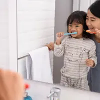 Bisa Sebabkan Penyakit Berbahaya, Ini Pentingnya Membiasakan Menyikat Gigi 2x Sehari Bagi Si Kecil