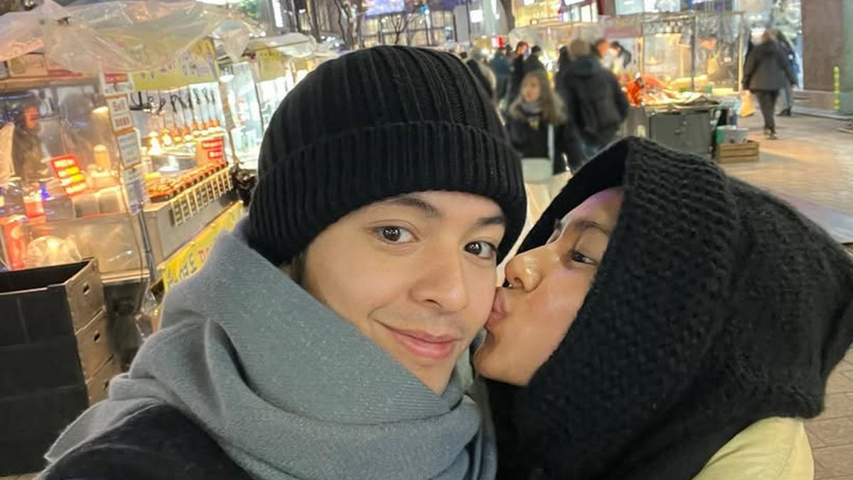 6 Potret Angga Yunanda dan Shenina Honeymoon di Korea Selatan Kenakan Busana Musim Dingin, Bak Drama Korea Romantis