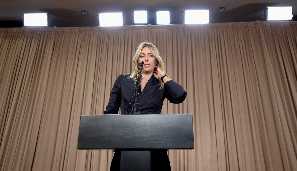Maria Sharapova terbukti doping saat tampil di Australia Terbuka 2016. Hal itu berdasarkan pemeriksaan tes anti-doping pada 26 Januari 2016, ketika dia kalah dari Serena Williams pada perempat final. (Getty Images/AFP/Kevork Djansezian)