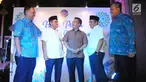 Direktur Utama AirNav Indonesia Novie Riyanto R (tengah) berbincang dengan petinggi AirNav Indonesia disela acara buka puasa bersama di Jakarta, Selasa (14/5). Airnav Indonesia menerima permintaan penerbangan tambahan pada angkutan Lebaran tahun 2019. (Liputan6.com/Angga Yuniar)